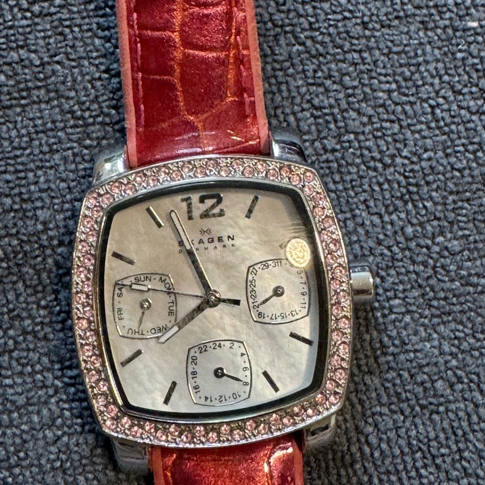 Ladies chronograph watch